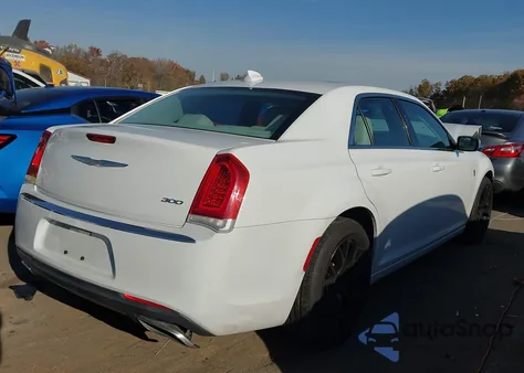 2016 Chrysler 300 Anniversary Edition z USA, uszkodzony, nr VIN 2C3CCAAG7GH128512